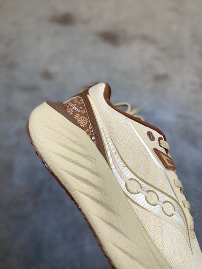 Saucony Triumph 22 Thick-Soled Casual Running Shoes